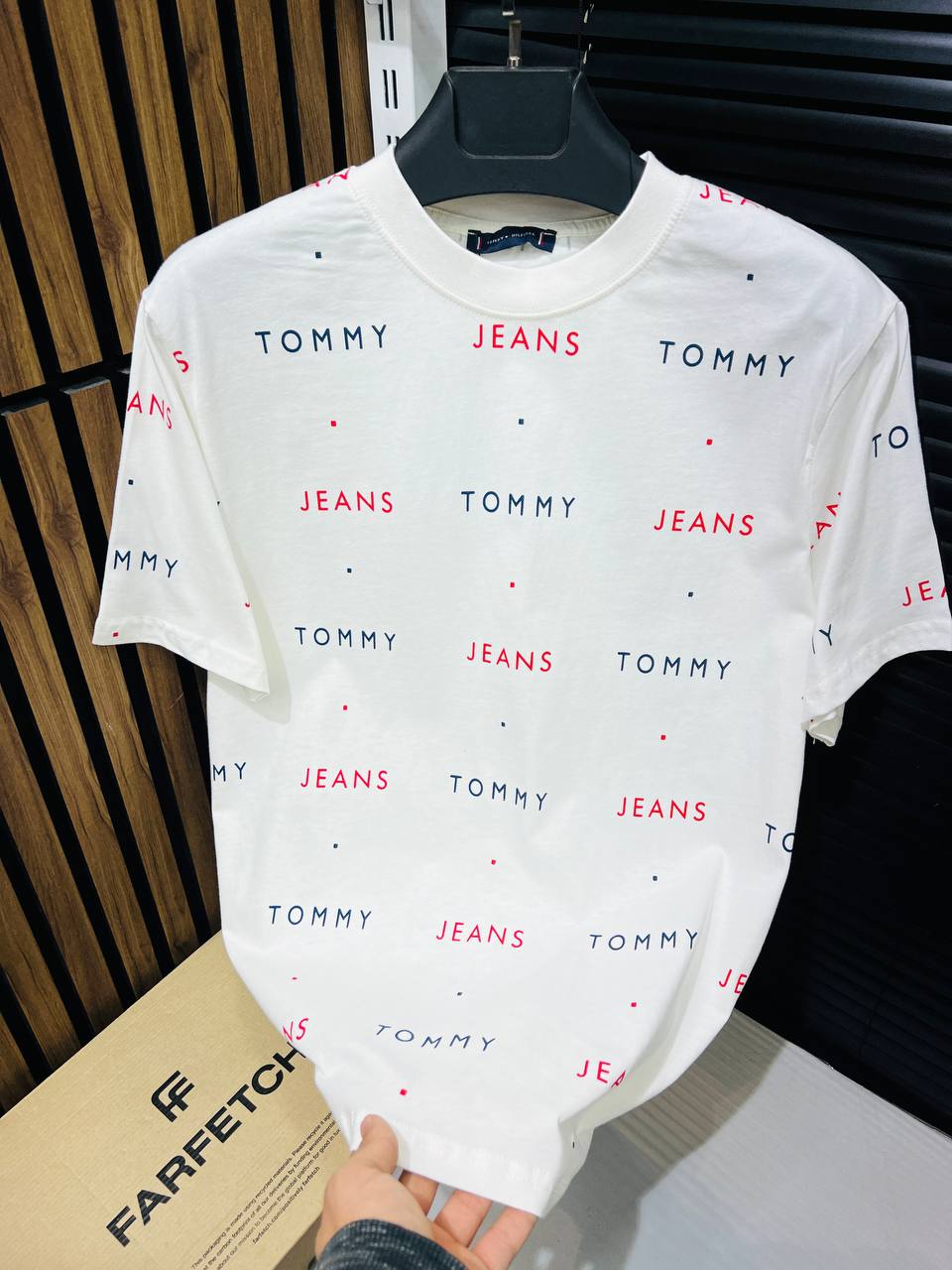Tommy - 008124